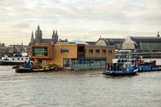 Biuro na wodzie? Czyżby tylko Amsterdamie?